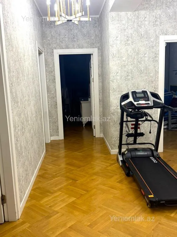 Satılır 3 otaqlı yeni tikili 135 m²