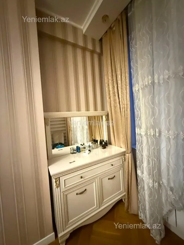 Satılır 3 otaqlı yeni tikili 135 m²