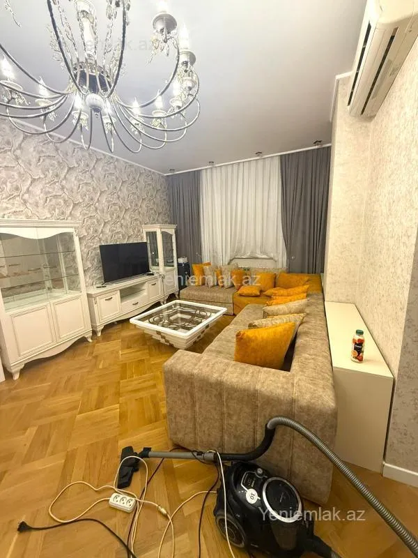 Satılır 3 otaqlı yeni tikili 135 m²