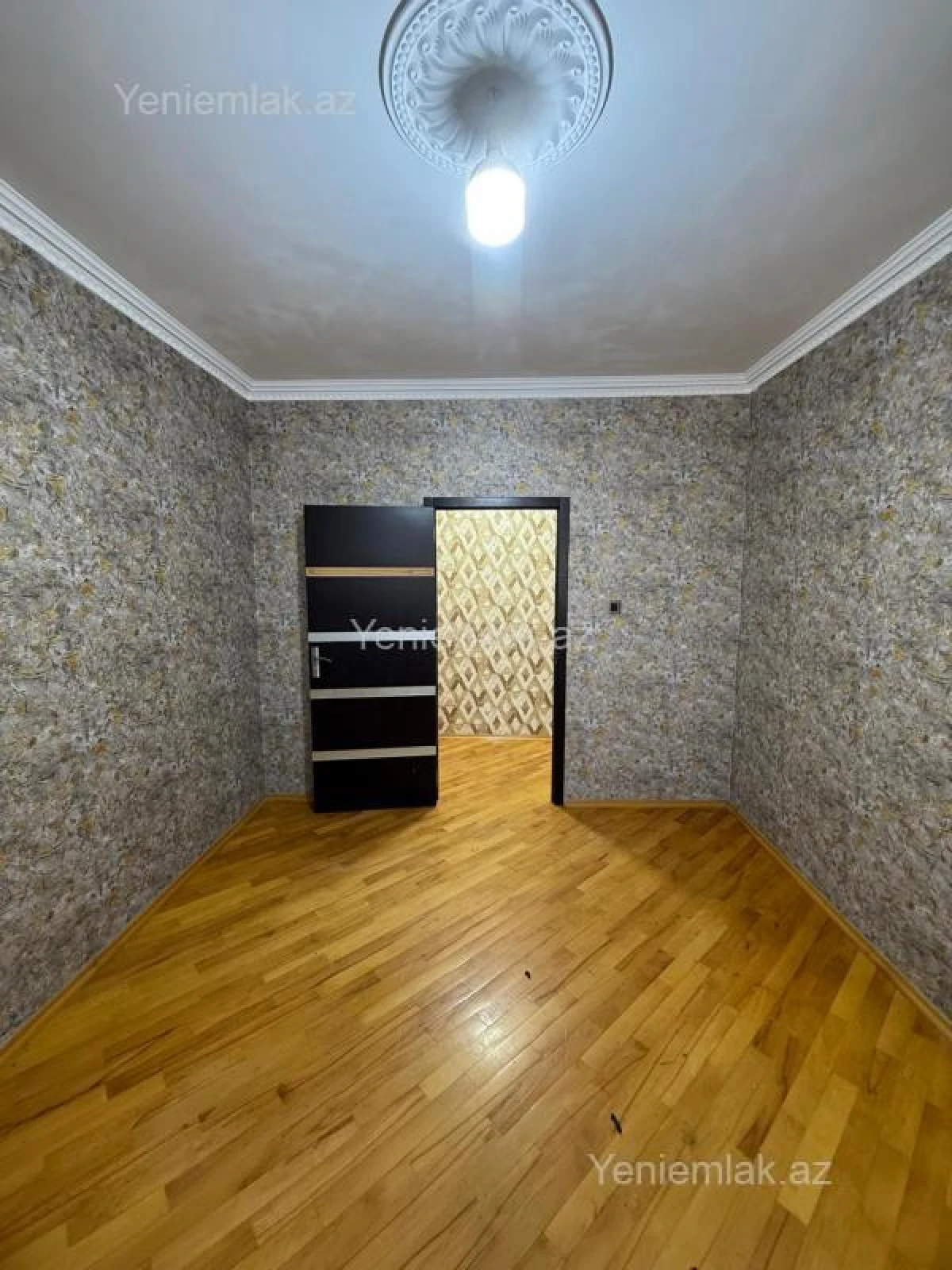 Satılır 2 otaqlı köhnə tikili 65 m²