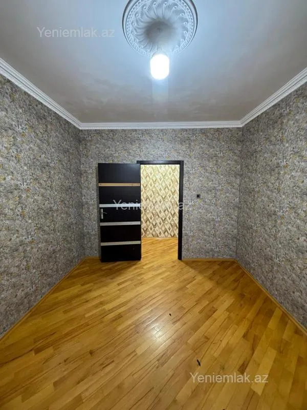 Satılır 2 otaqlı köhnə tikili 65 m²
