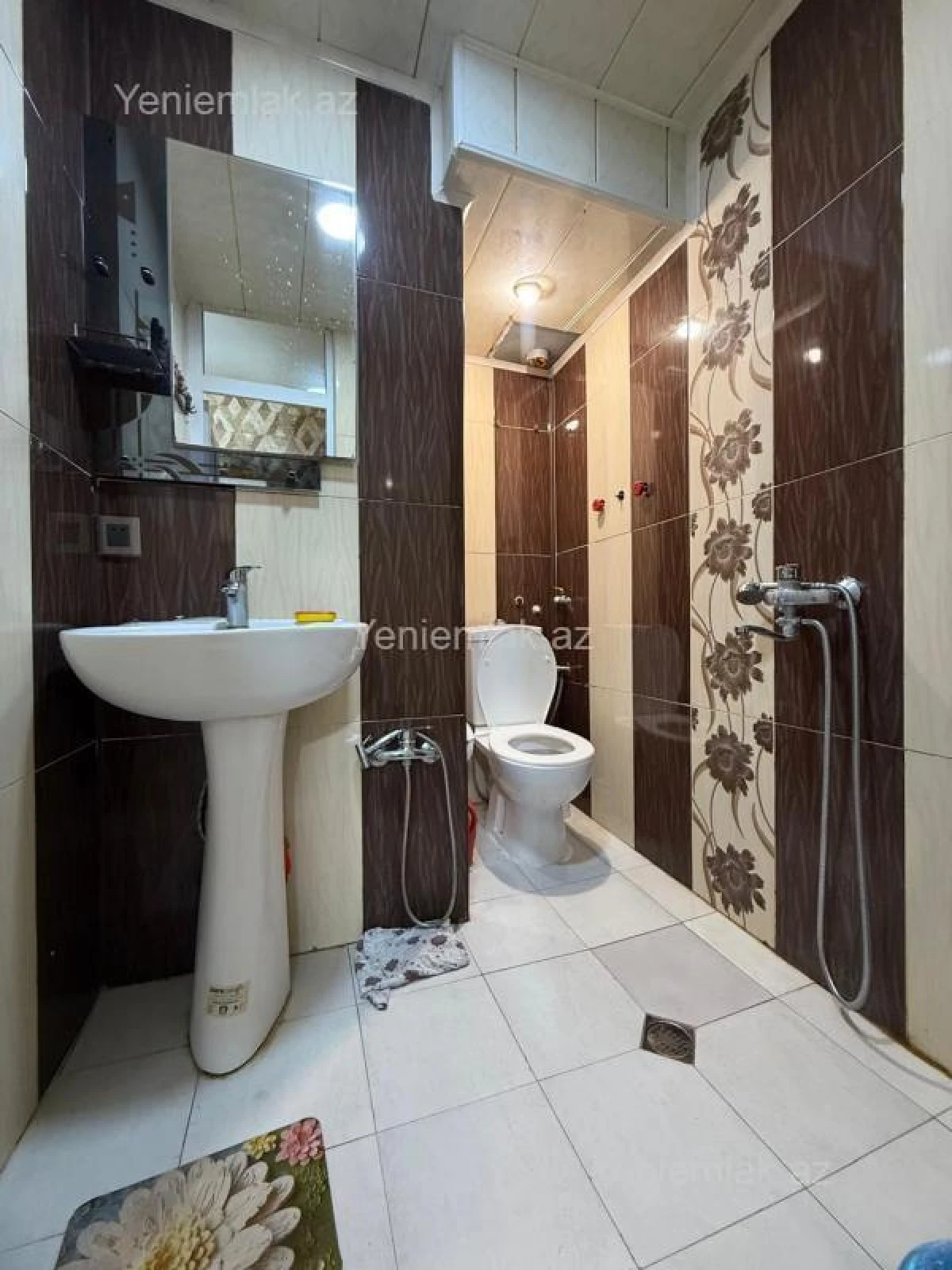 Satılır 2 otaqlı köhnə tikili 65 m²