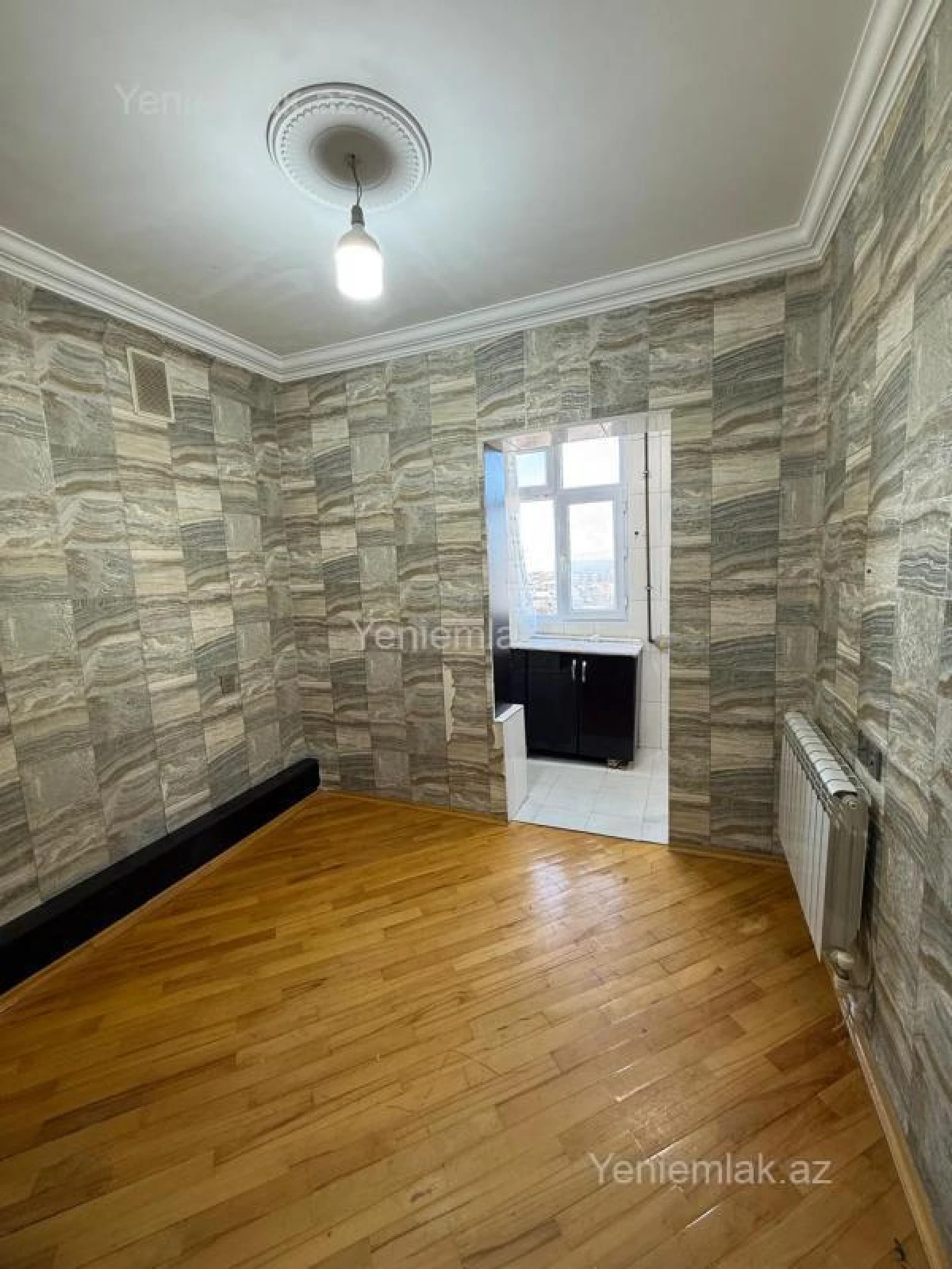 Satılır 2 otaqlı köhnə tikili 65 m²