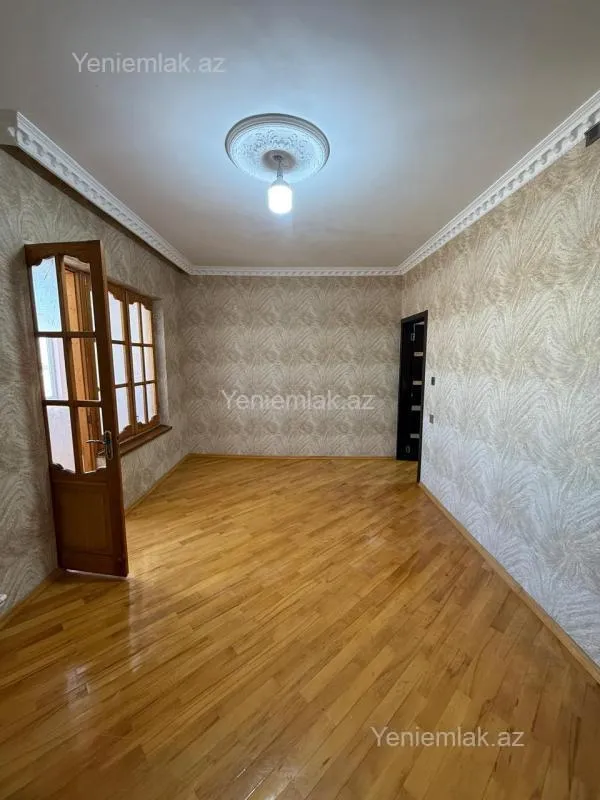 Satılır 2 otaqlı köhnə tikili 65 m²