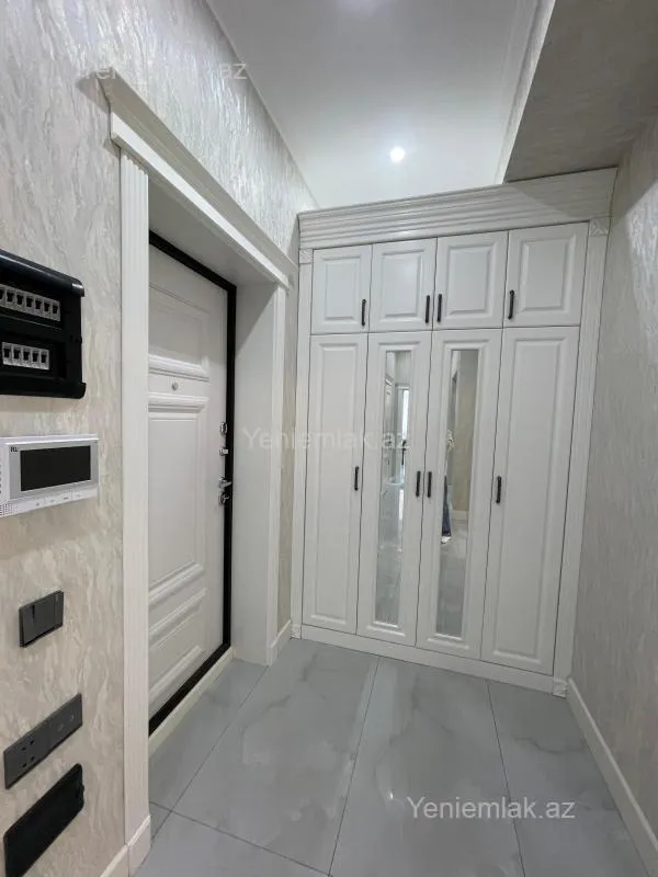 Satılır 3 otaqlı yeni tikili 130 m²