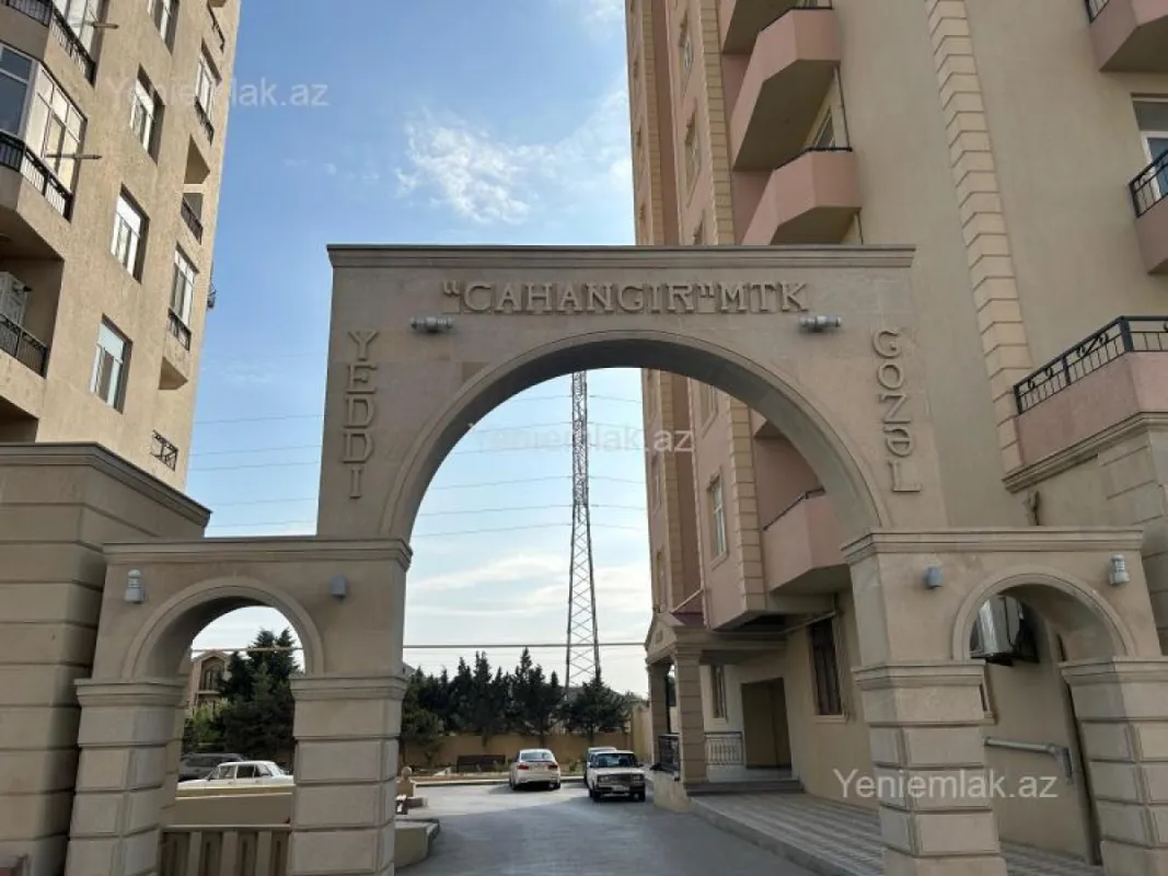 Satılır 3 otaqlı yeni tikili 120 m²