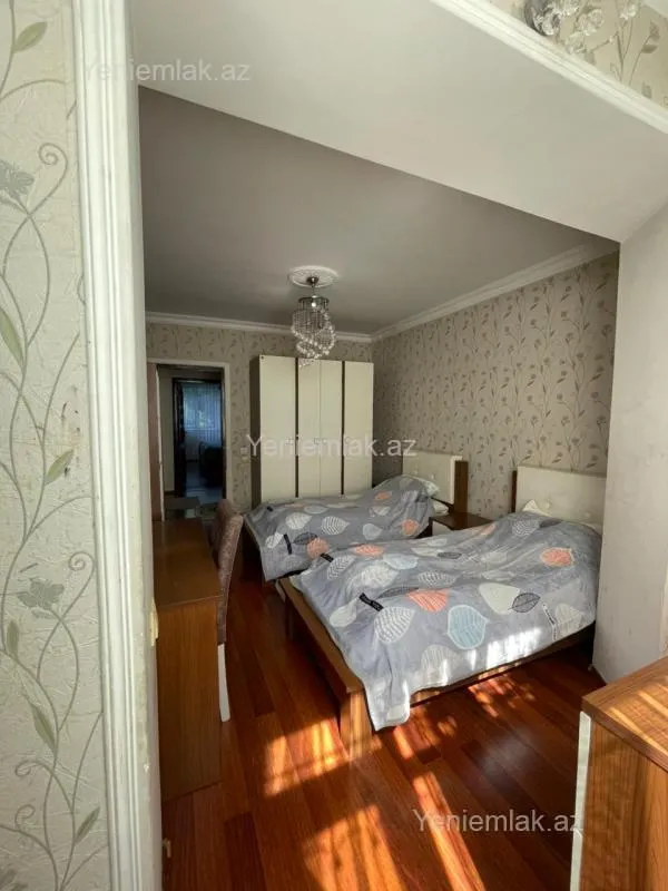 Satılır 4 otaqlı köhnə tikili 120 m²