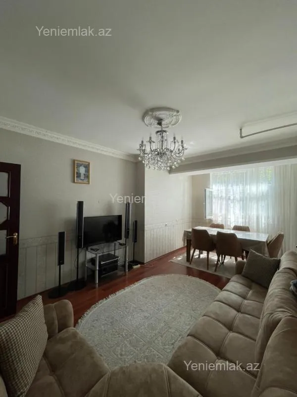 Satılır 4 otaqlı köhnə tikili 120 m²