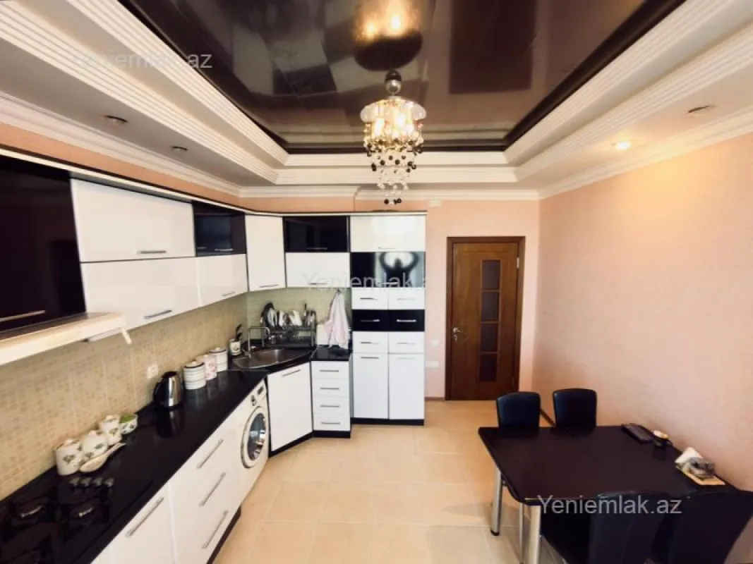 Satılır 3 otaqlı yeni tikili 135 m²