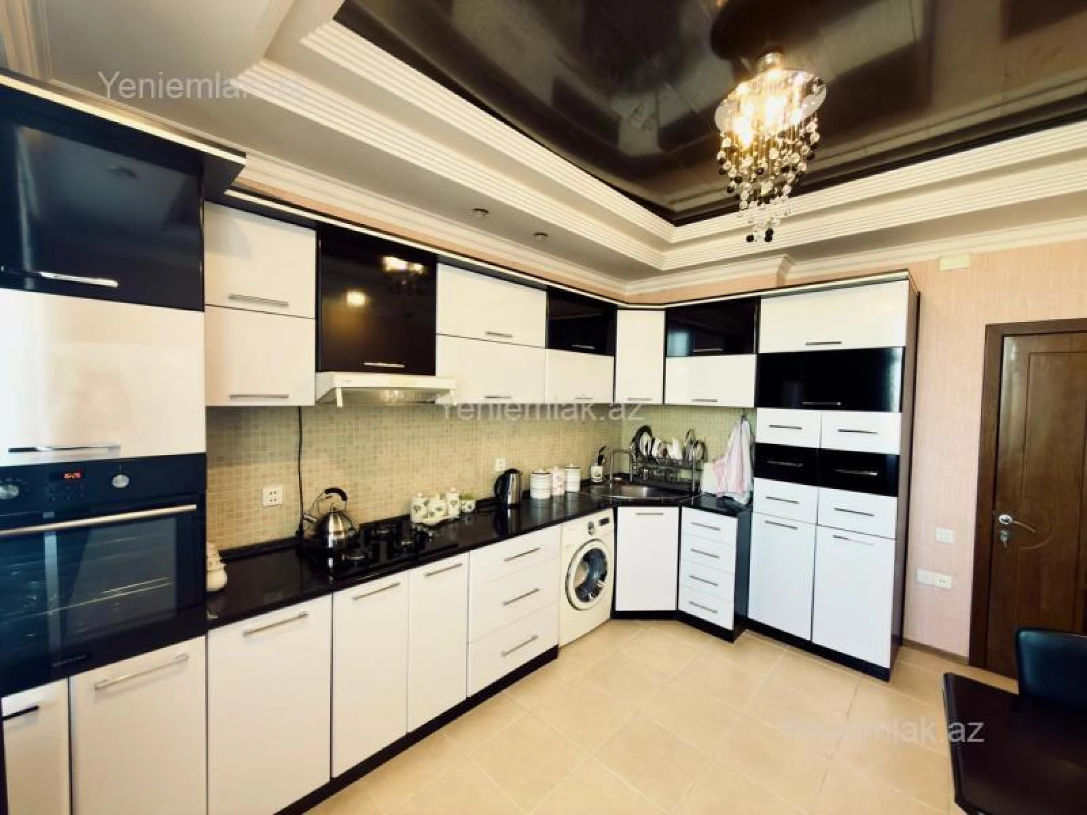 Satılır 3 otaqlı yeni tikili 135 m²