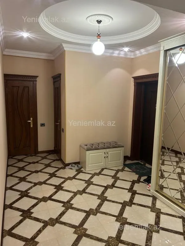 Satılır 3 otaqlı yeni tikili 125 m²