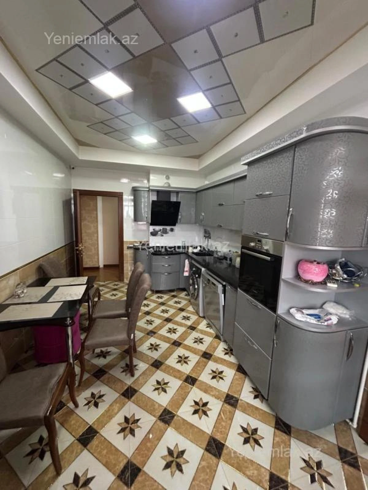 Satılır 3 otaqlı yeni tikili 125 m²