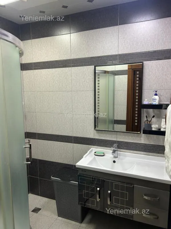 Satılır 3 otaqlı yeni tikili 125 m²