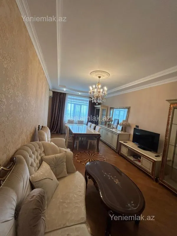 Satılır 3 otaqlı yeni tikili 125 m²