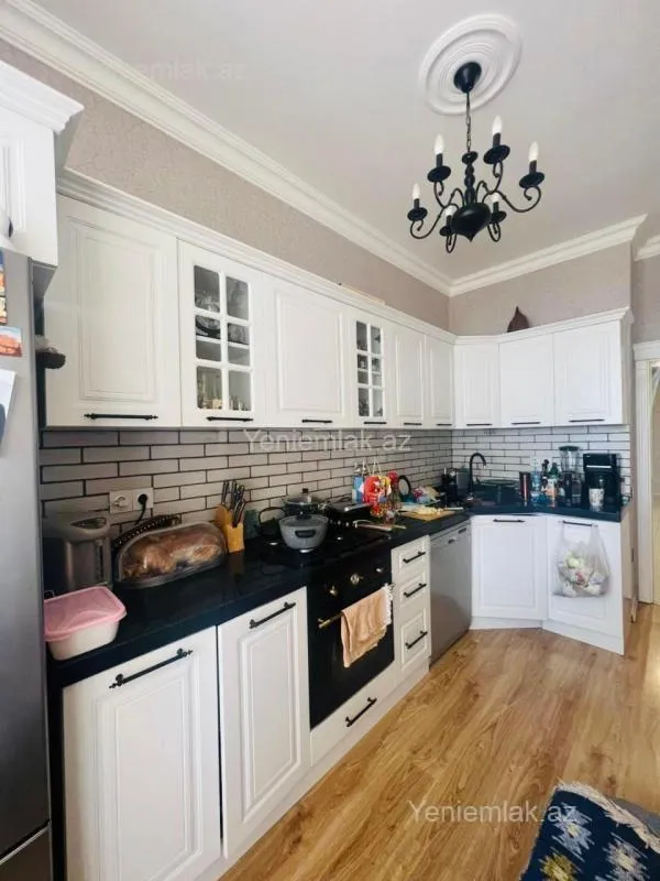 Satılır 4 otaqlı yeni tikili 160 m²