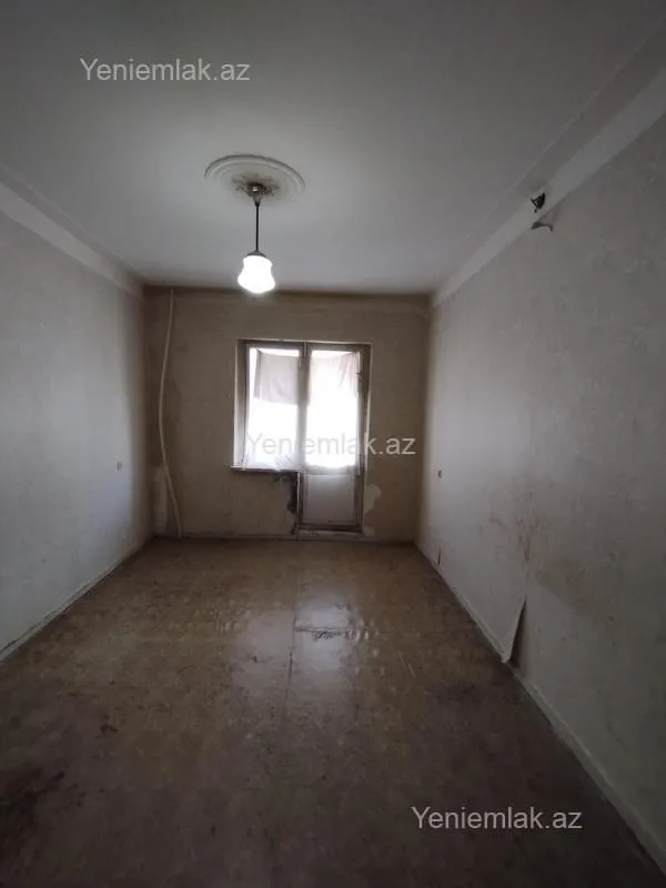 Satılır 3 otaqlı köhnə tikili 80 m²
