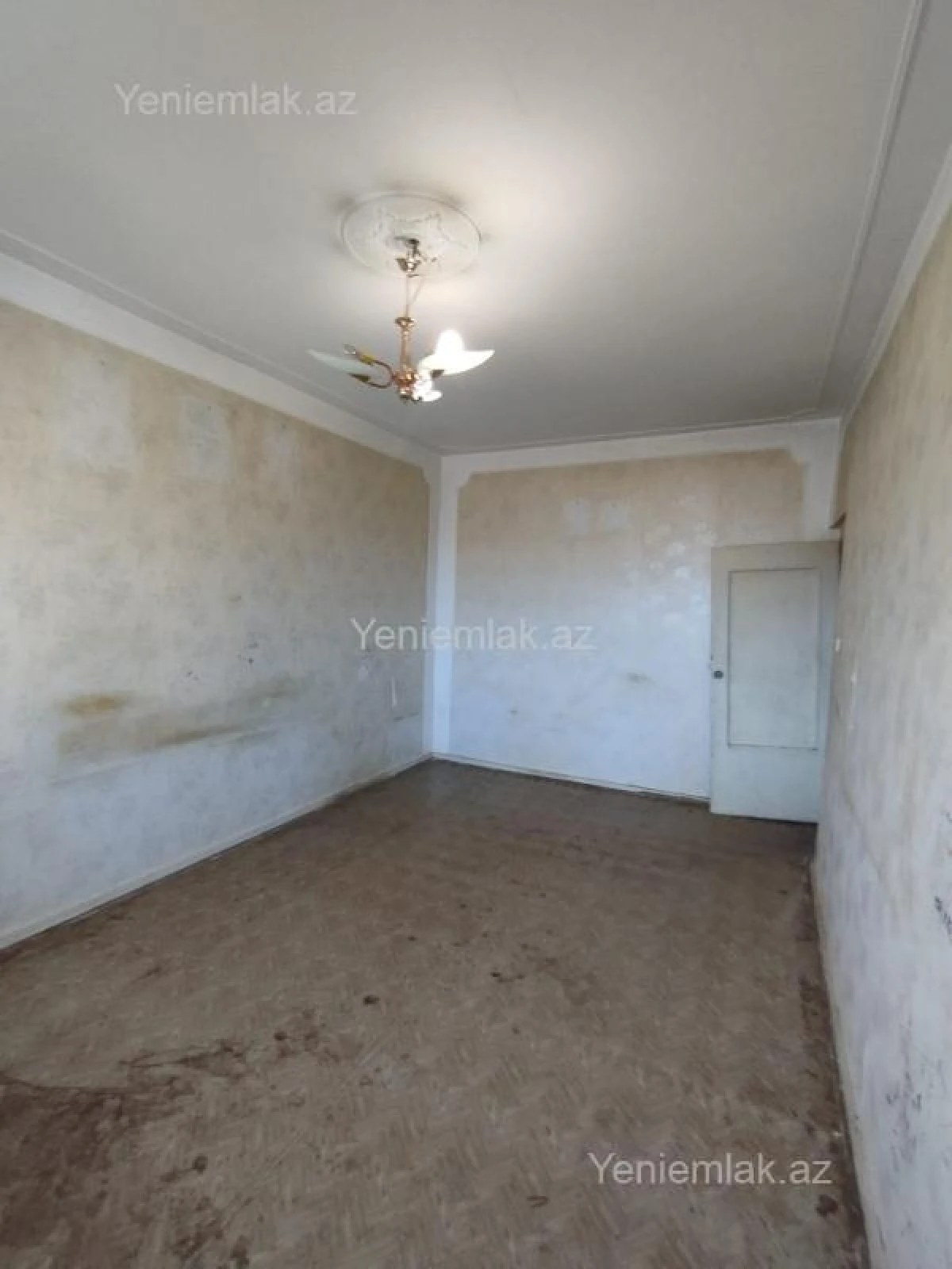 Satılır 3 otaqlı köhnə tikili 80 m²