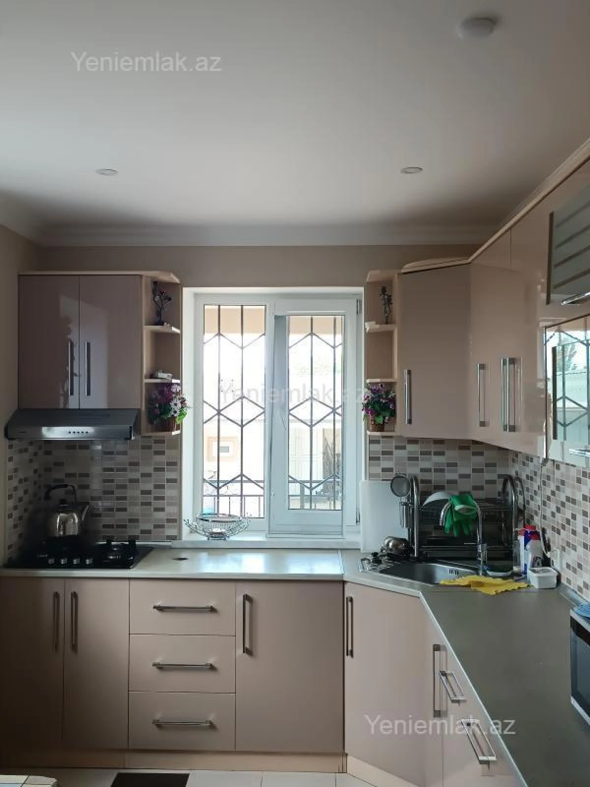 Satılır 6 otaqlı həyət evi 176 m²