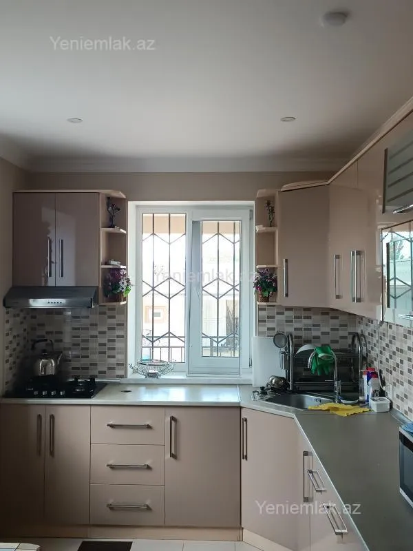 Satılır 6 otaqlı həyət evi 176 m²