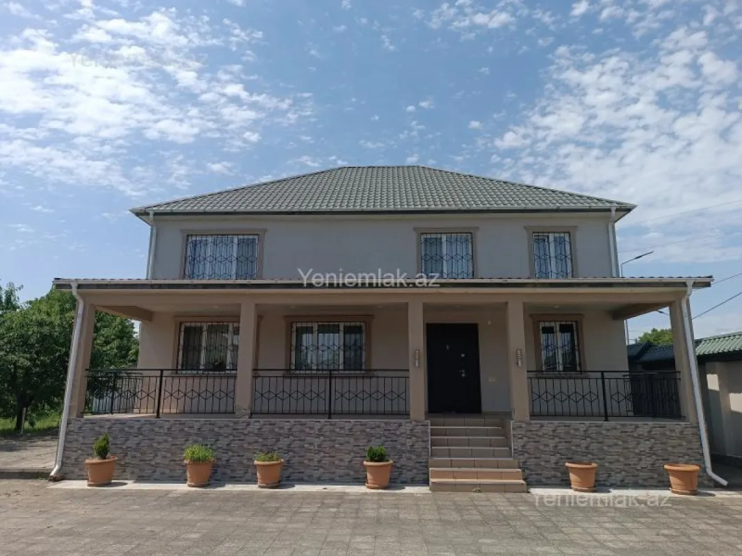 Satılır 6 otaqlı həyət evi 176 m²