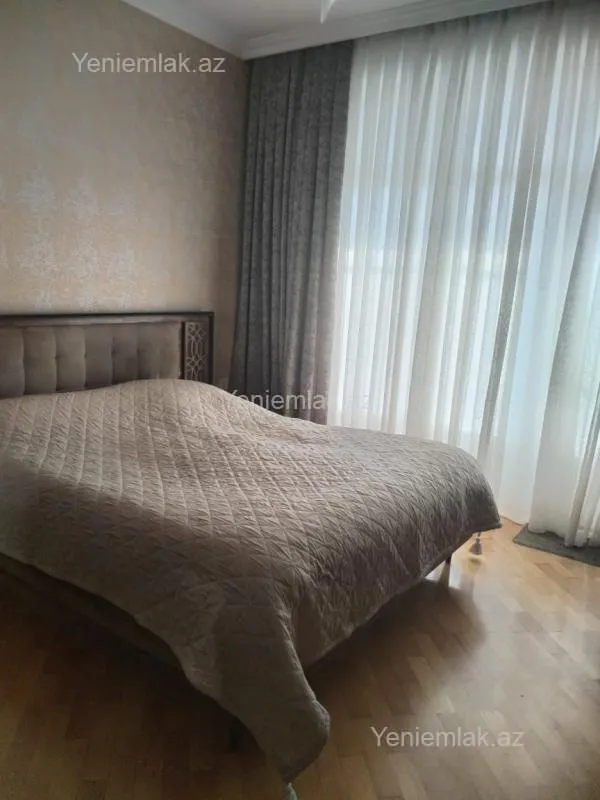 Satılır 2 otaqlı köhnə tikili 72 m²