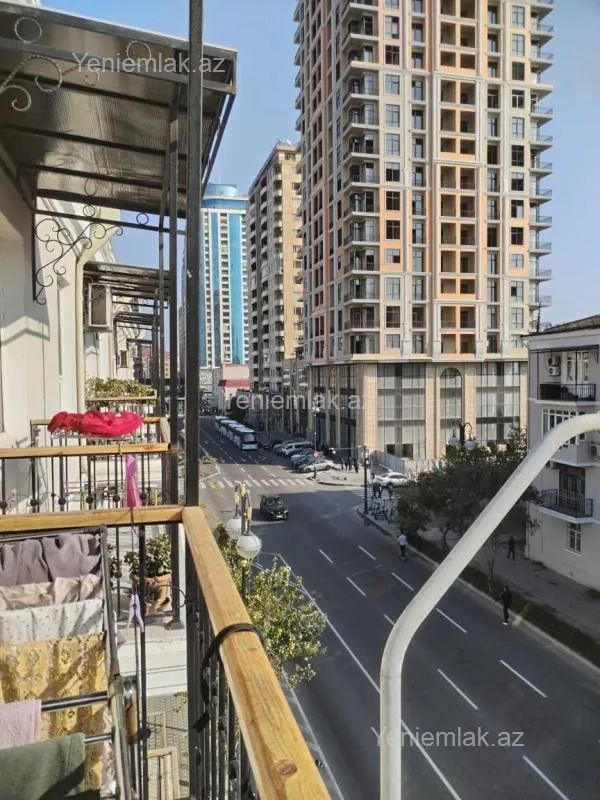 Satılır 2 otaqlı köhnə tikili 72 m²