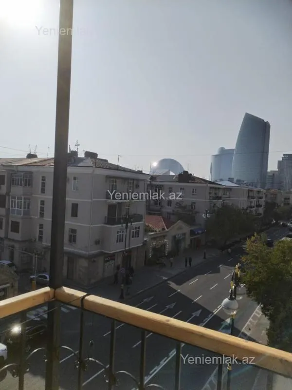 Satılır 2 otaqlı köhnə tikili 72 m²
