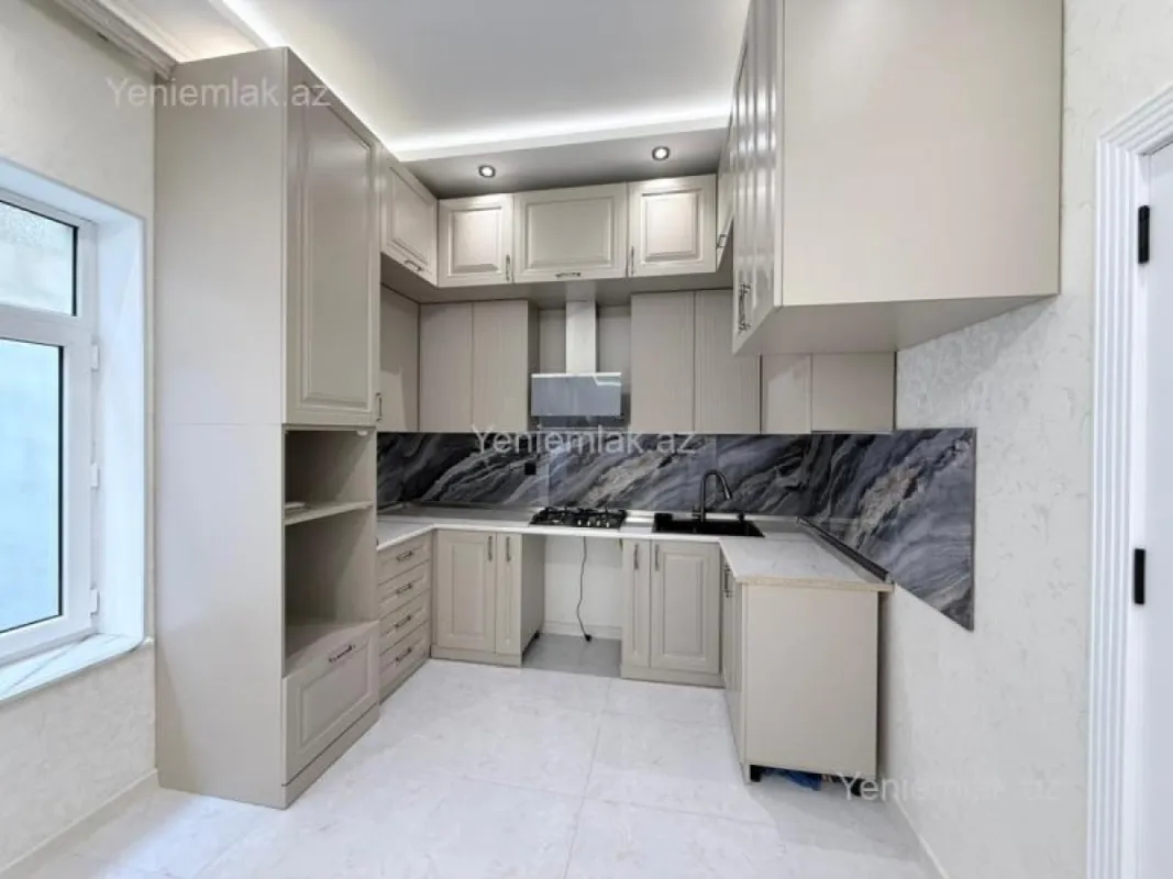 Satılır 4 otaqlı həyət evi 200 m²