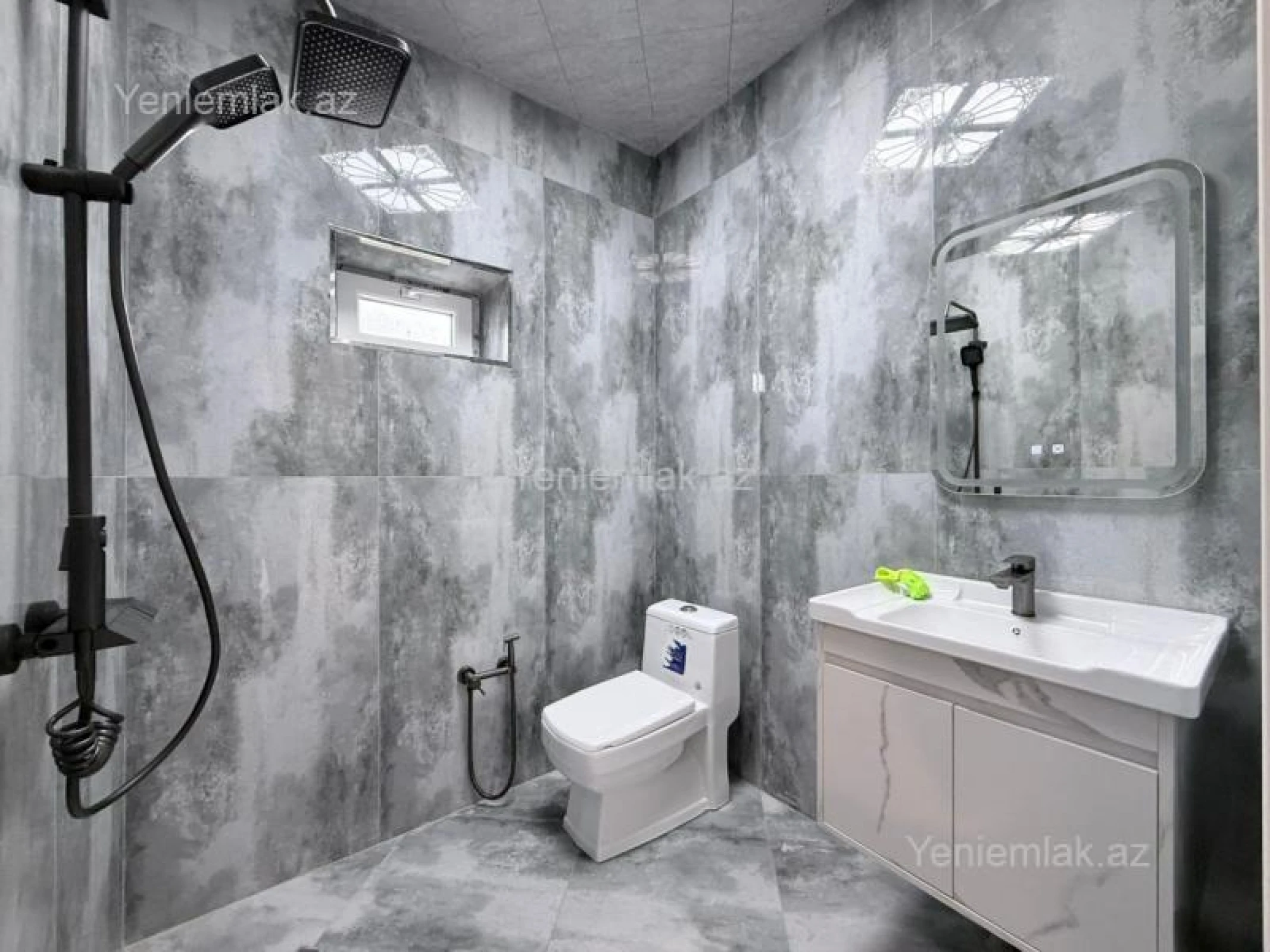 Satılır 4 otaqlı həyət evi 200 m²