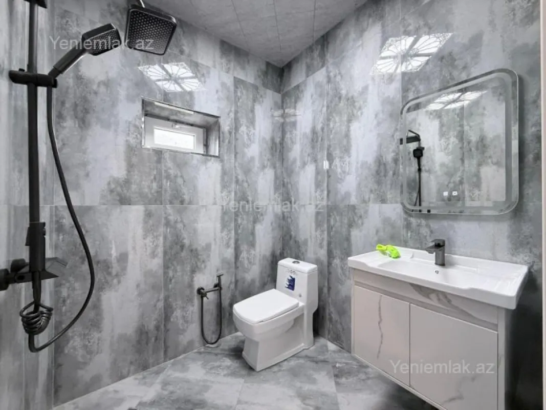 Satılır 4 otaqlı həyət evi 200 m²