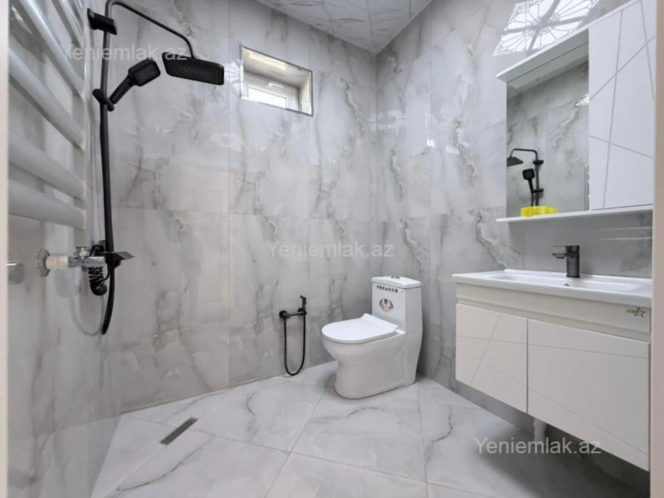 Satılır 4 otaqlı həyət evi 200 m²