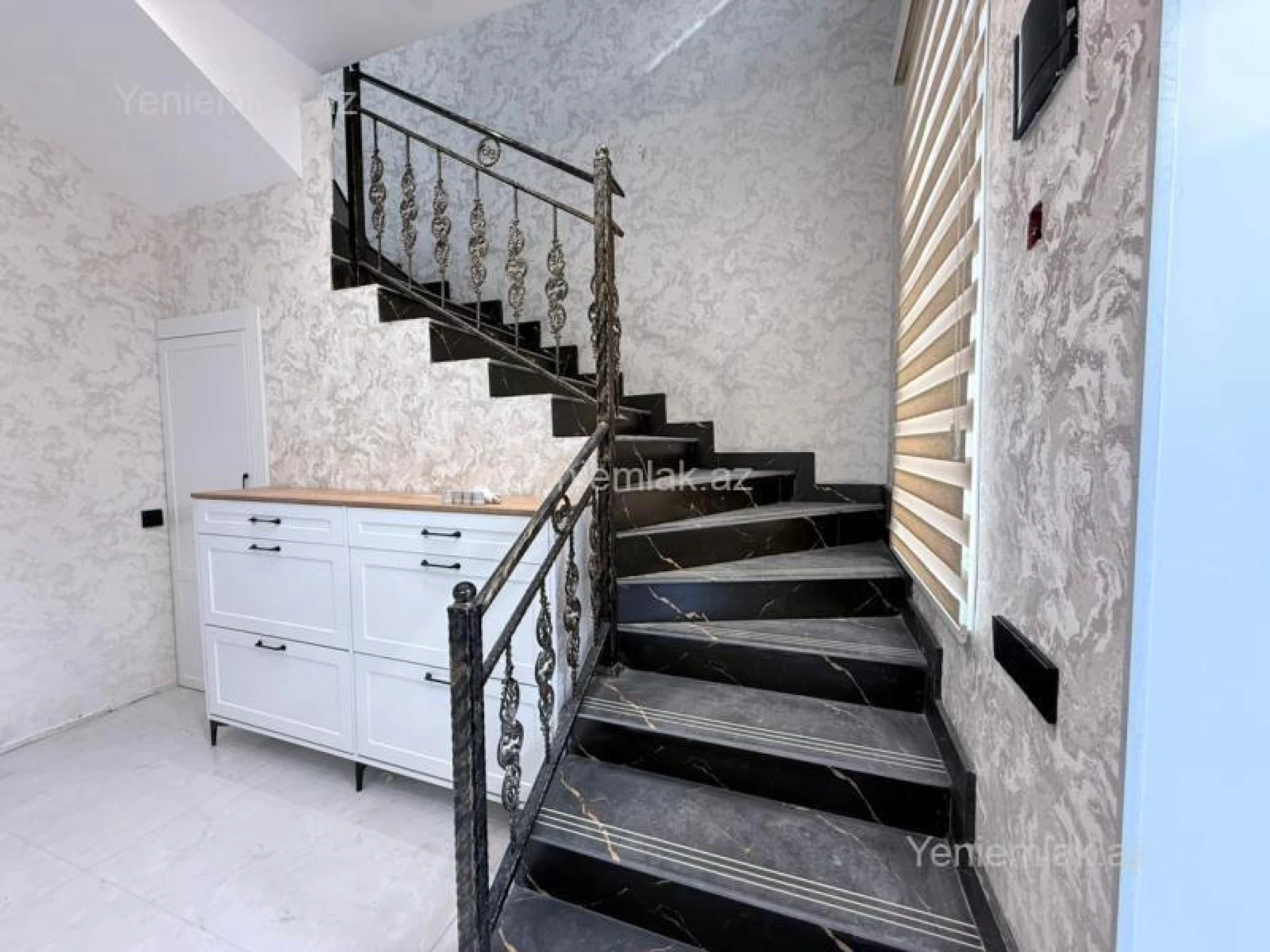 Satılır 4 otaqlı həyət evi 200 m²