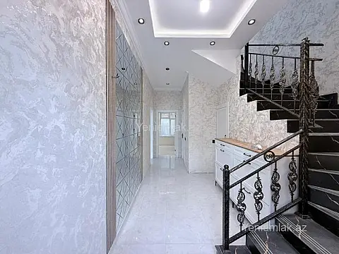 Satılır 4 otaqlı həyət evi 200 m²