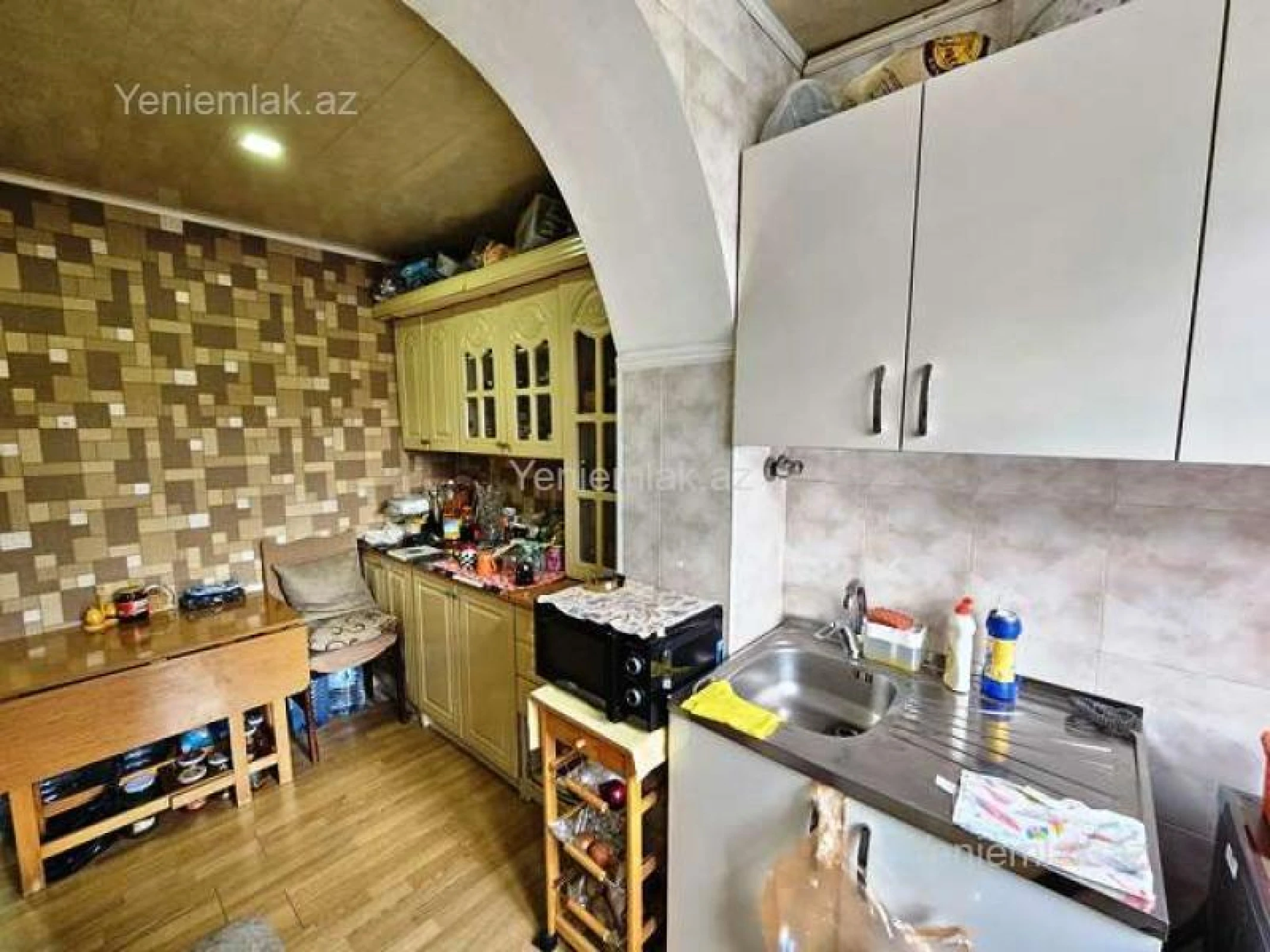 Satılır 2 otaqlı köhnə tikili 55 m²