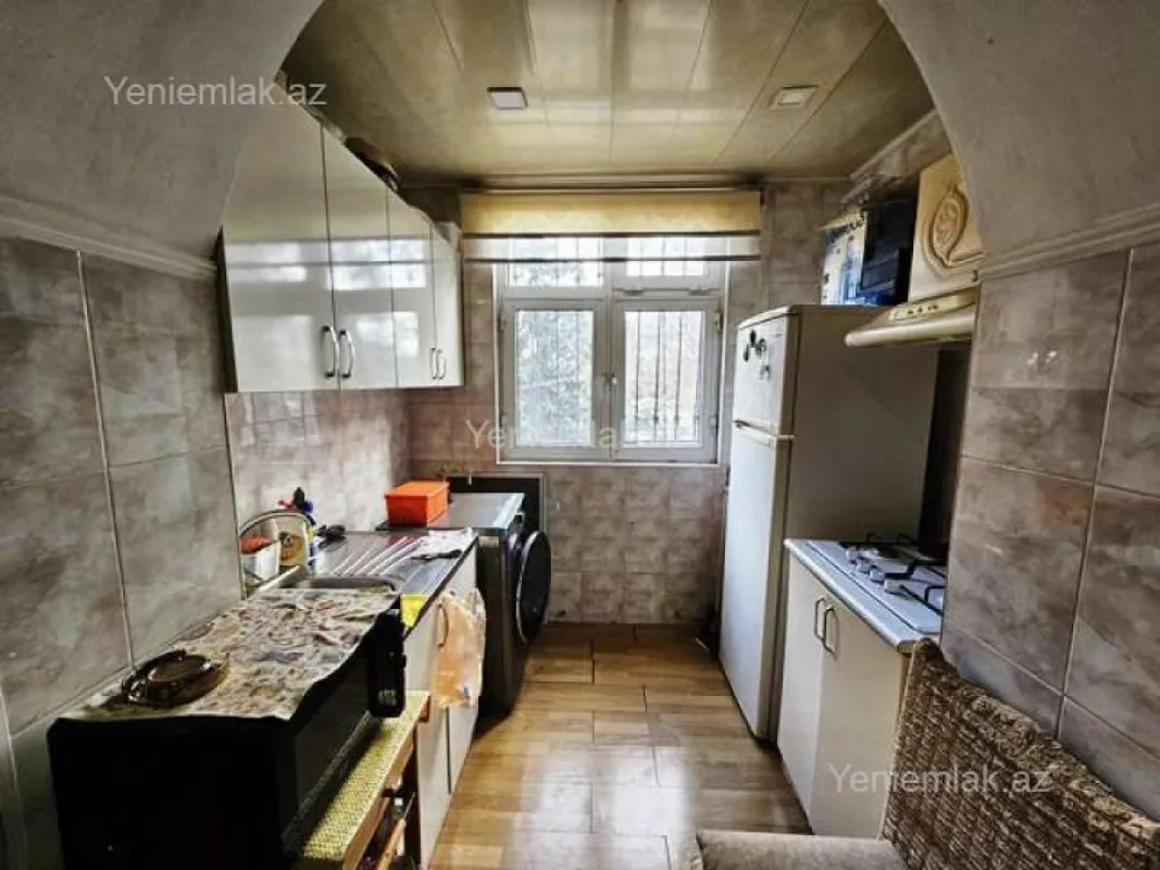 Satılır 2 otaqlı köhnə tikili 55 m²