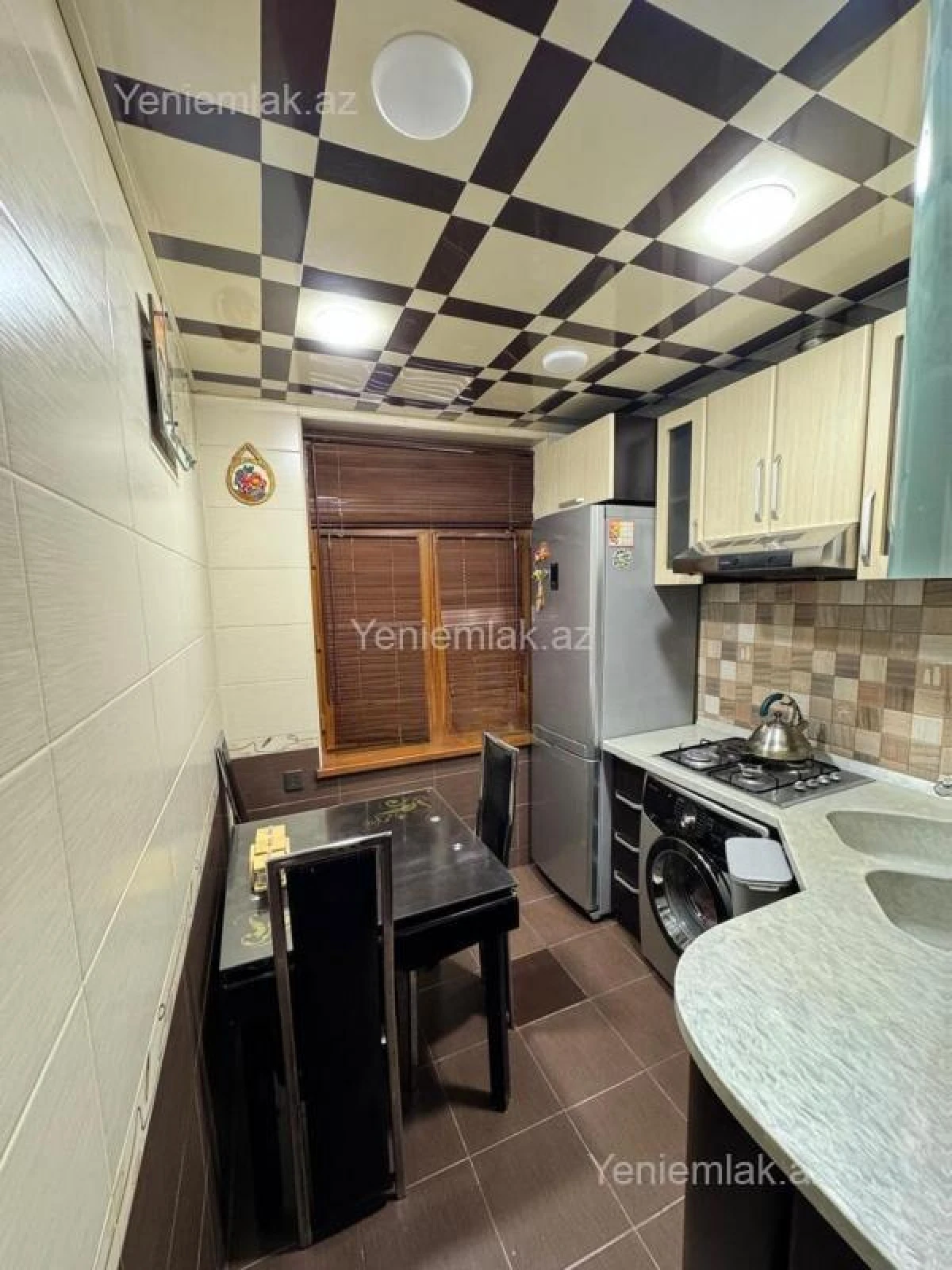 Satılır 2 otaqlı köhnə tikili 55 m²