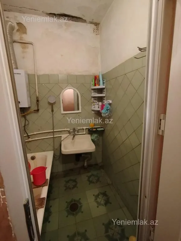 Satılır 4 otaqlı köhnə tikili 90 m²