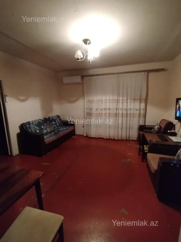 Satılır 4 otaqlı köhnə tikili 90 m²