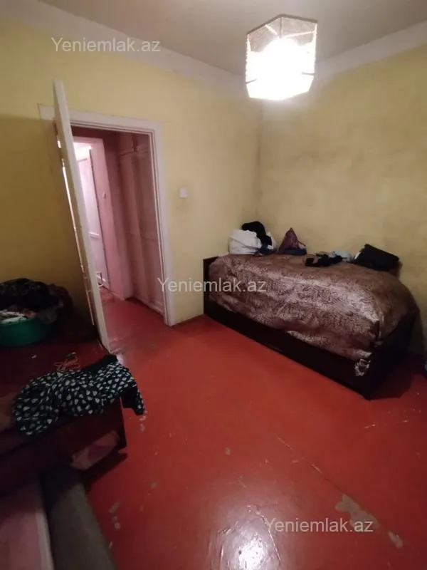 Satılır 4 otaqlı köhnə tikili 90 m²