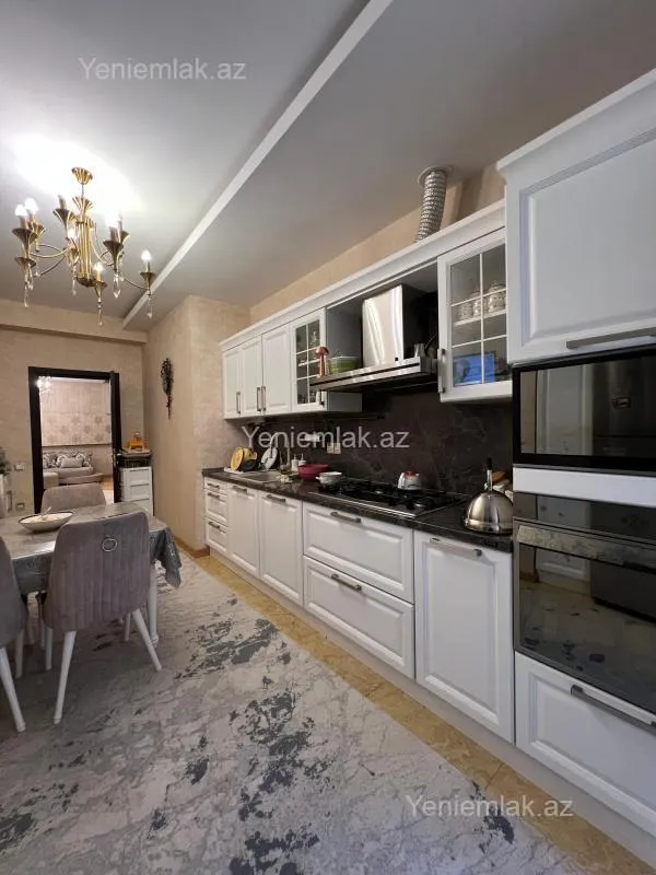 Satılır 4 otaqlı yeni tikili 190 m²