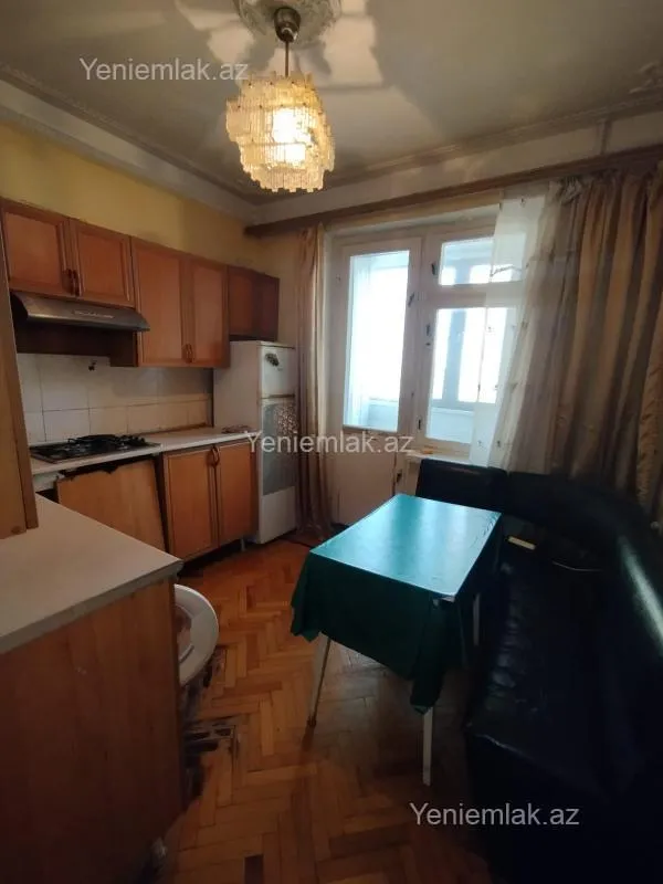 Satılır 3 otaqlı köhnə tikili 80 m²