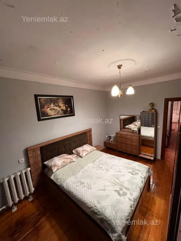 Satılır 2 otaqlı köhnə tikili 60 m²