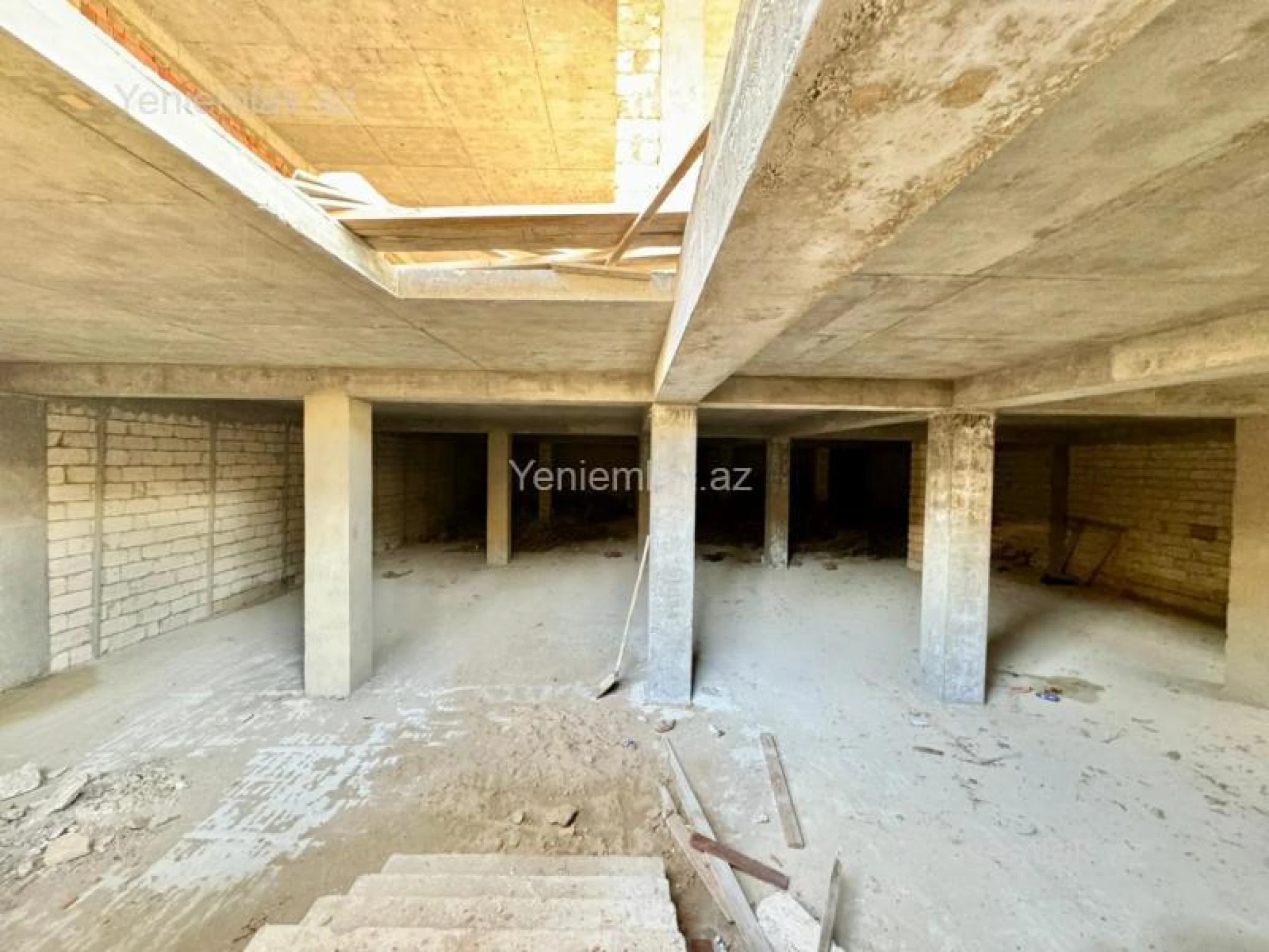 Satılır 10 otaqlı obyekt 1800 m²