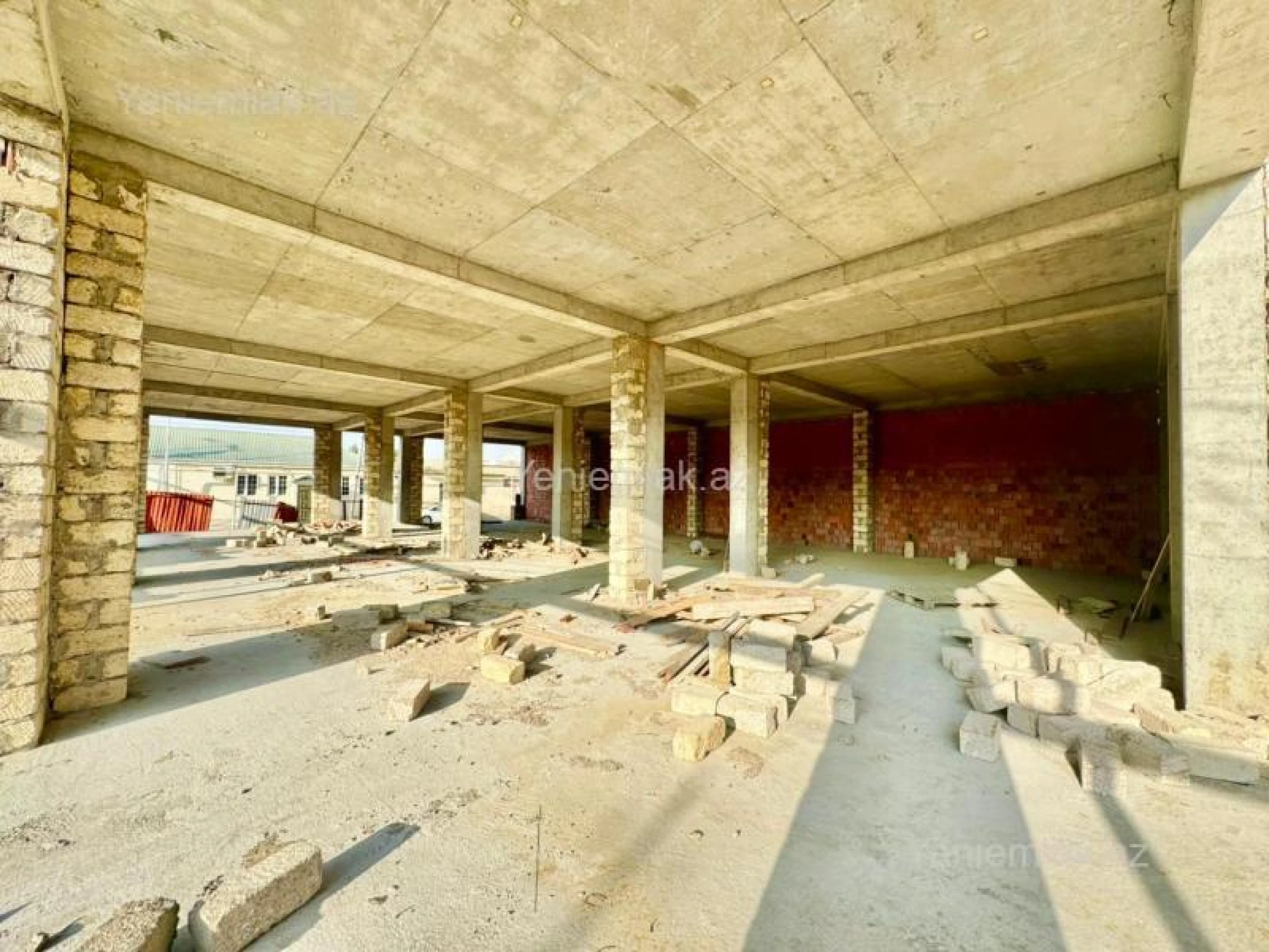Satılır 10 otaqlı obyekt 1800 m²