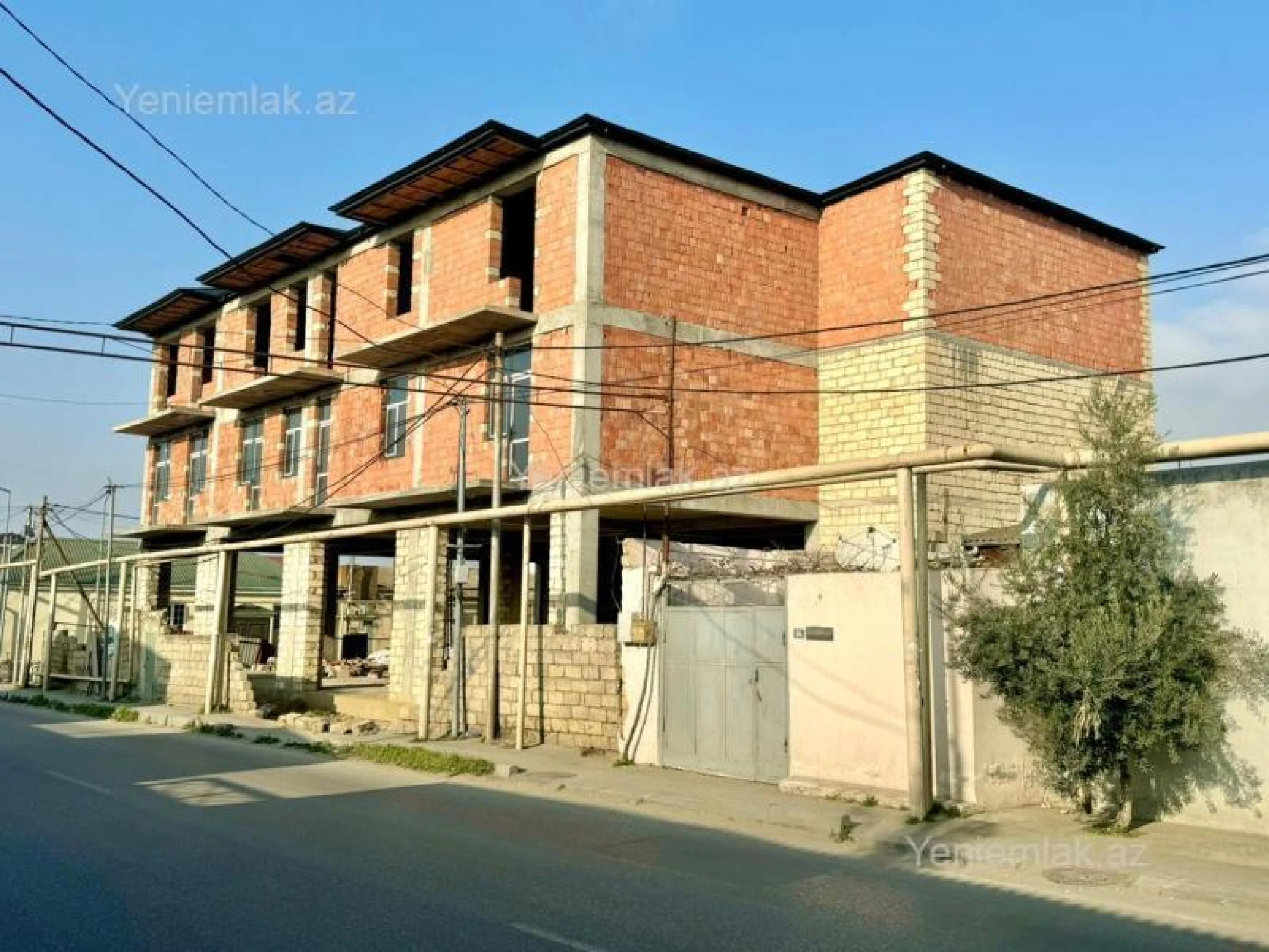 Satılır 10 otaqlı obyekt 1800 m²