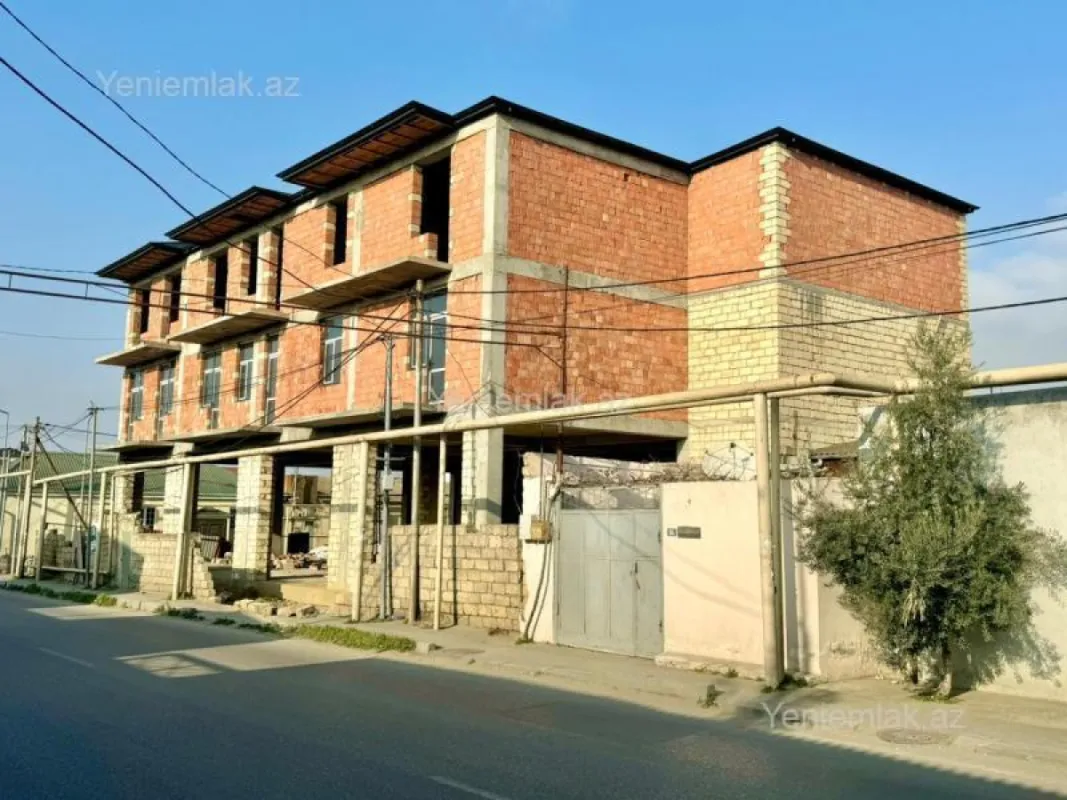 Satılır 10 otaqlı obyekt 1800 m²