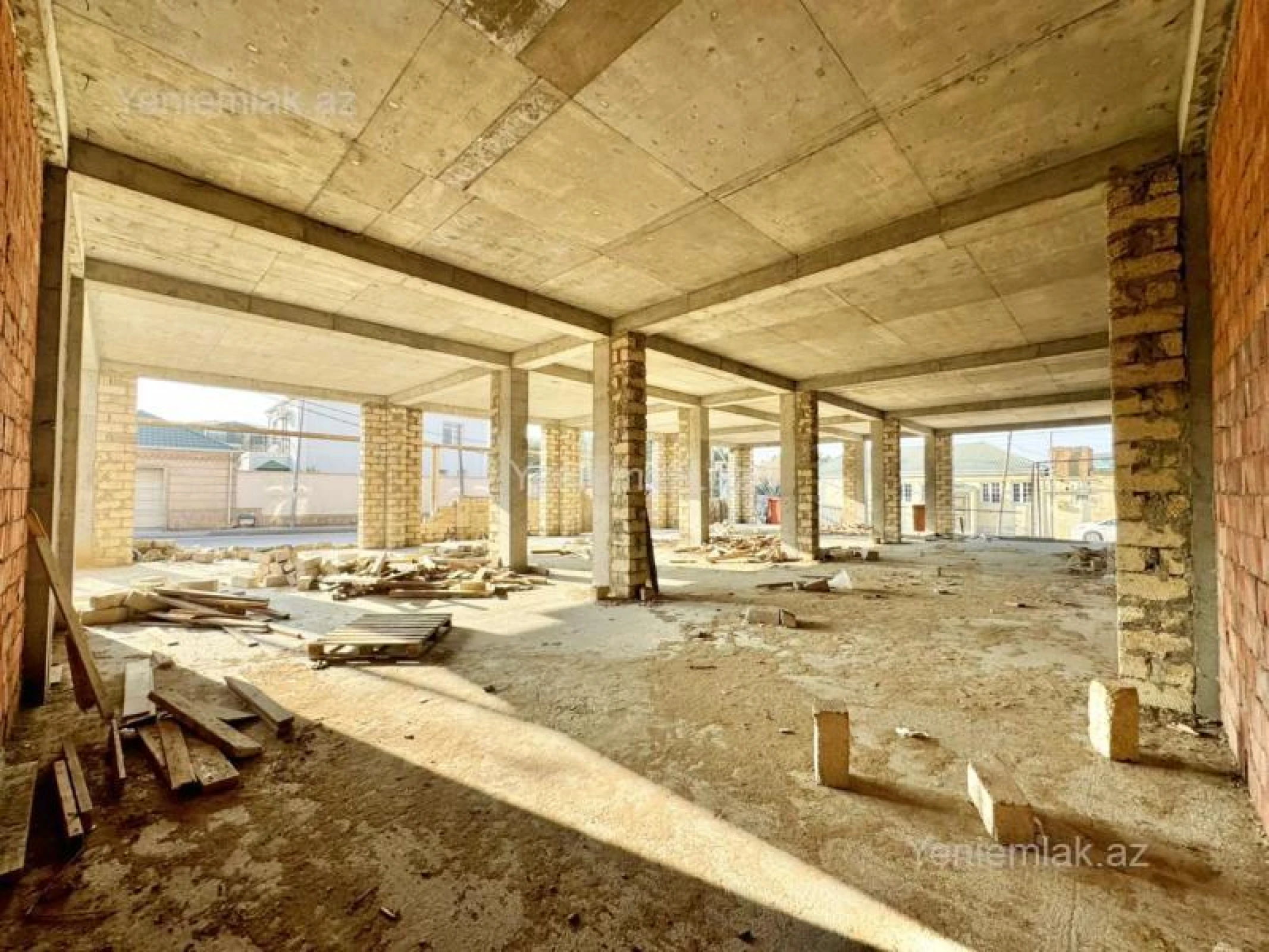 Satılır 10 otaqlı obyekt 1800 m²