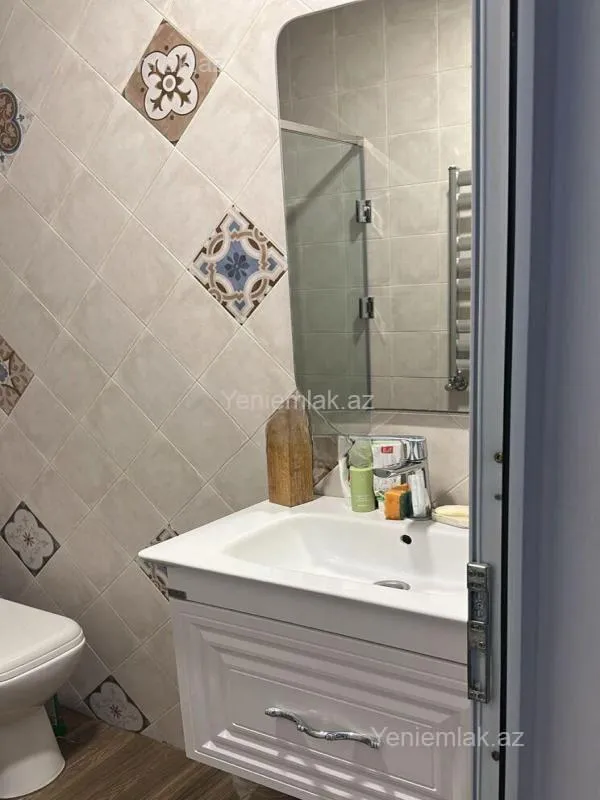 Satılır 2 otaqlı köhnə tikili 65 m²