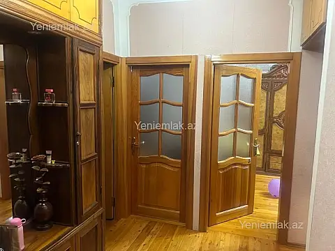 Satılır 3 otaqlı köhnə tikili 80 m²