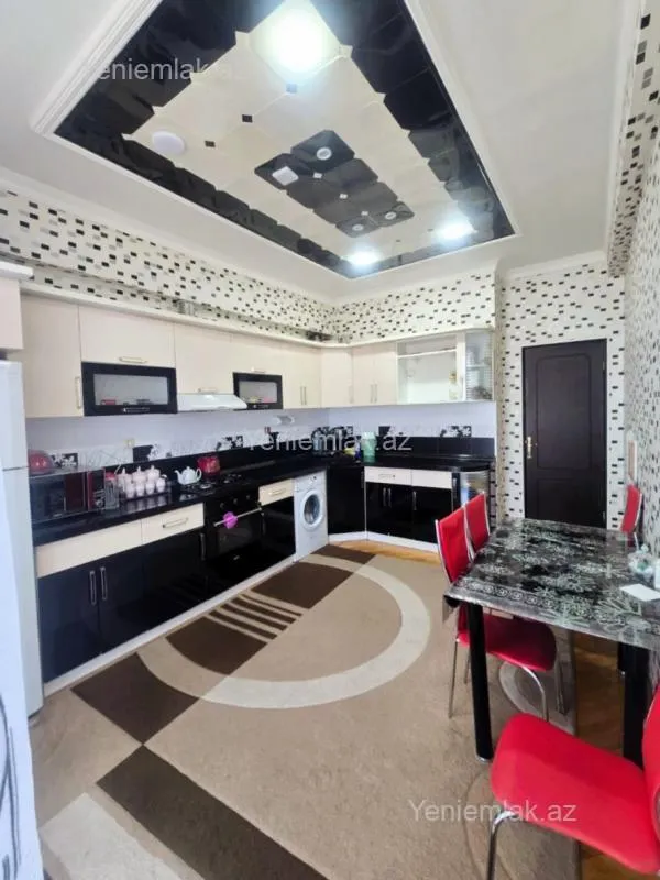 Satılır 3 otaqlı yeni tikili 130 m²